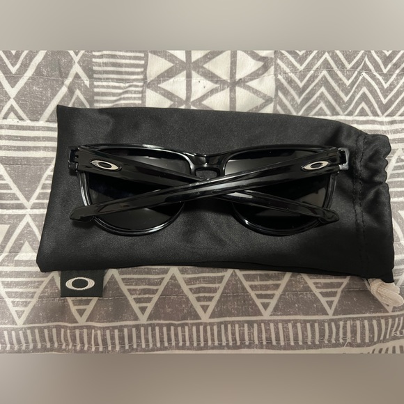 Oakley glasses - Picture 3 of 3
